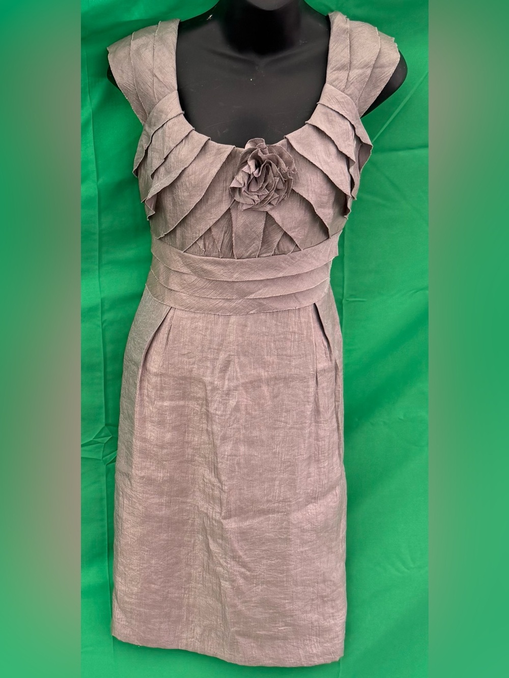 Maggy London Pewter Silver Rosette Cocktail Dress Size 8 Tiered Sheath